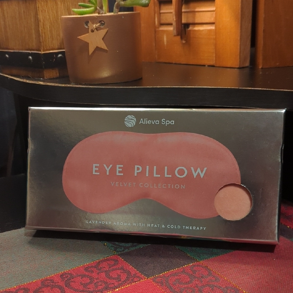 Alevia Spa Eye Pillow Velvet Lavender Aroma Heat Cool Therapy Clay Beads NEW